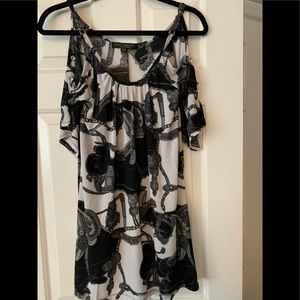 Cute black and white with open sleeve